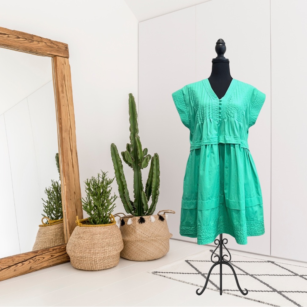 Avara Kit Short Sleeve Pleated 1/4 Button Dress